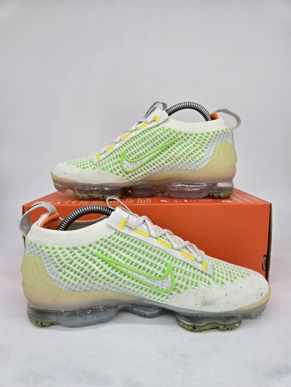 Nike Women's Air VaporMax 2021 Flyknit Feel Love Shoes Size 6 - Picture 6 of 8